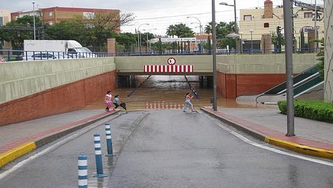 La alerta naranja por lluvia y tormentas pone en jaque a la provincia de Sevilla