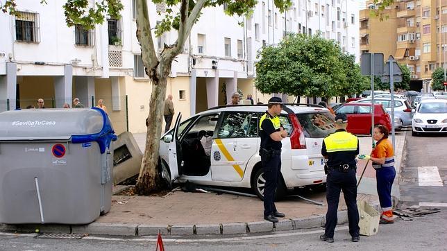 Herida una mujer al ser arrollada por un taxi que se subió a la acera