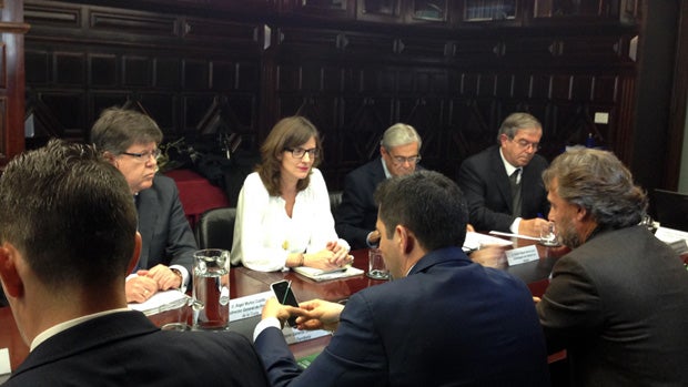 Momento del encuentro de la Comisión Mixta Junta-Estado / ABC