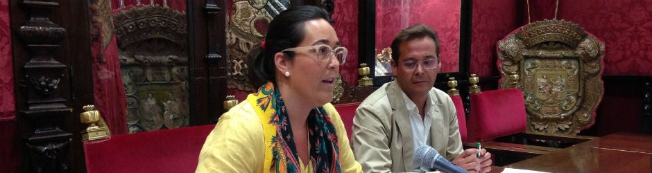 María Francés con Antonio Granados, portavoz adjunto del grupo popular en Granada