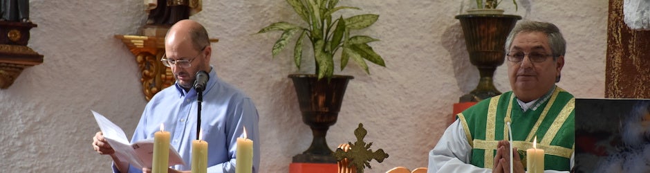 Don Ferderico Cortés en la iglesia de Santa Teresa en Mijas