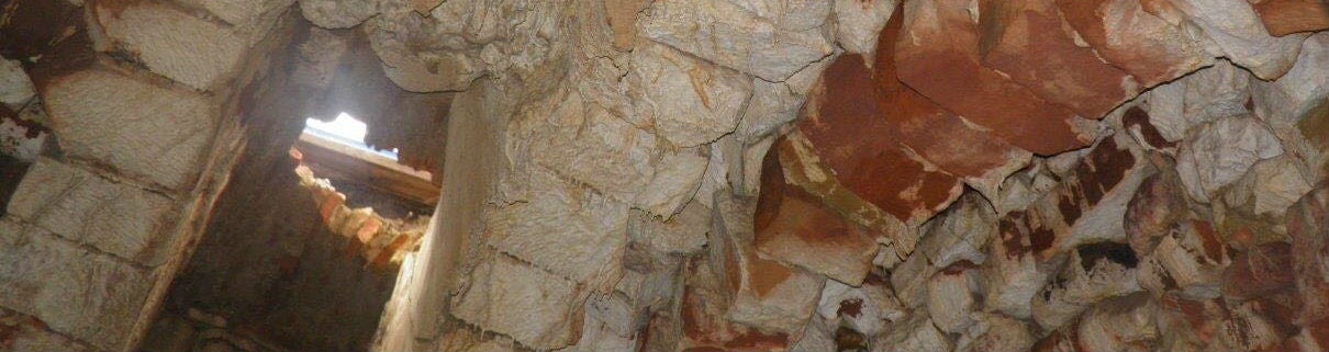 Noria descubierta bajo la superficie de un parque de Bailén