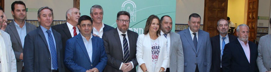 El consejero ha presentado el aforo a autoridades y representantes del sector del aceite de oliva