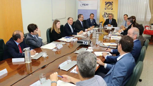 Representantes de las principales empresas de Alcalá ha creado una alianza con la Olavide