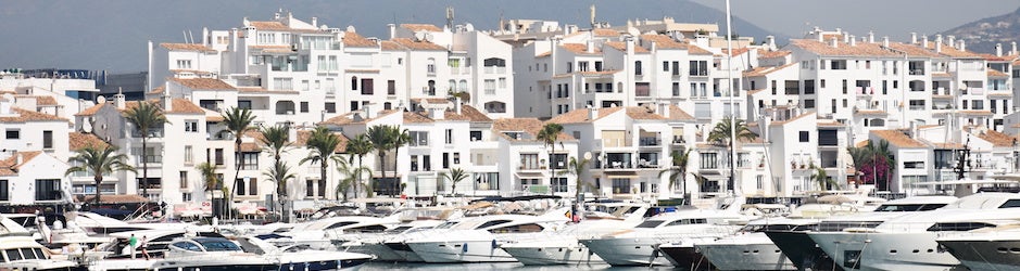Yates atracados en Puerto Banús, el principal centro del lujo marbellí