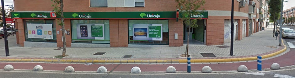 El atraco tuvo lugar en la sucursal de Unicaja en la calle París