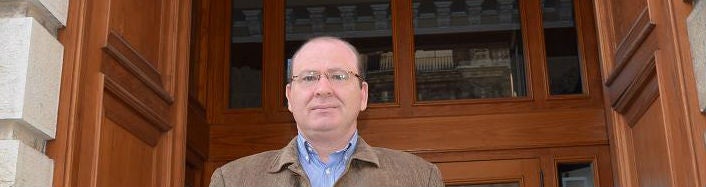 Javier Márquez, ante el Ayuntamiento de Jaén