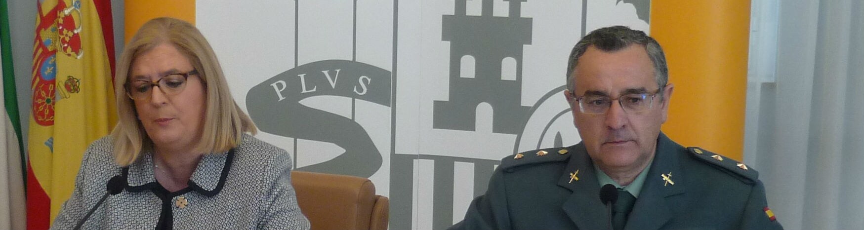 La subdelegada del Gobierno en Jaén, Francisca Molina, junto al teniente coronel de la Guardia Civil Luis Ortega.
