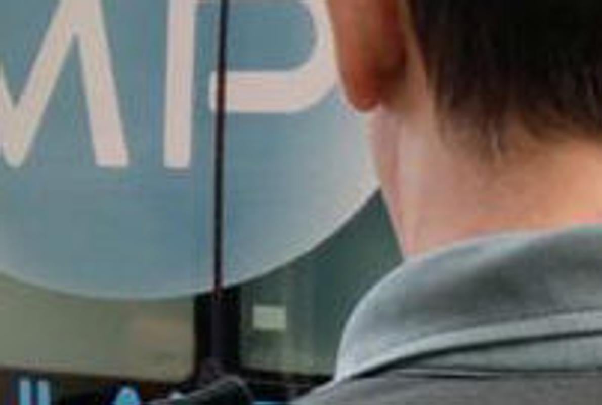 El anciano ha sido desplazado en una ambulancia al hospital de Andújar.