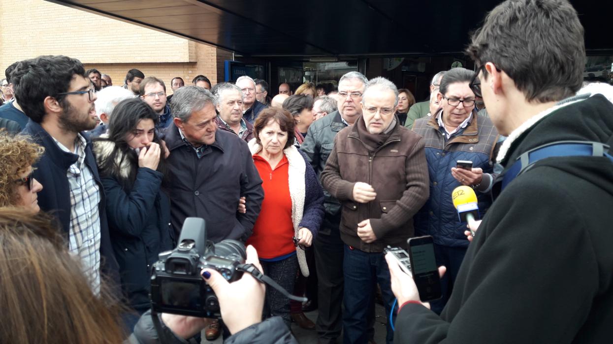 Concentración a las puertas de la estación de Renfe