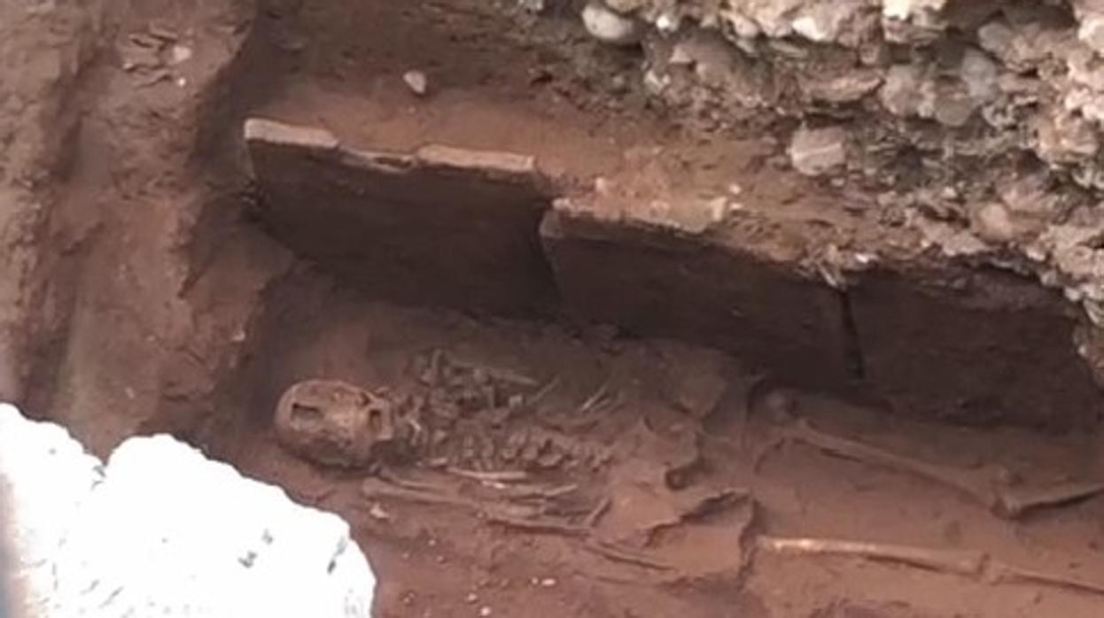 Uno de los cuerpos encontrados en los enterramientos romanos en Córdoba