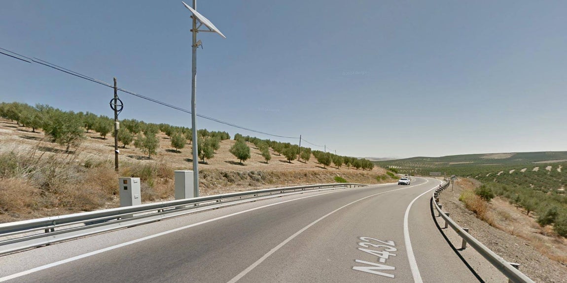 N-432, en el kilómetro 310,998. En el paso de esta carretera nacional por Espejo