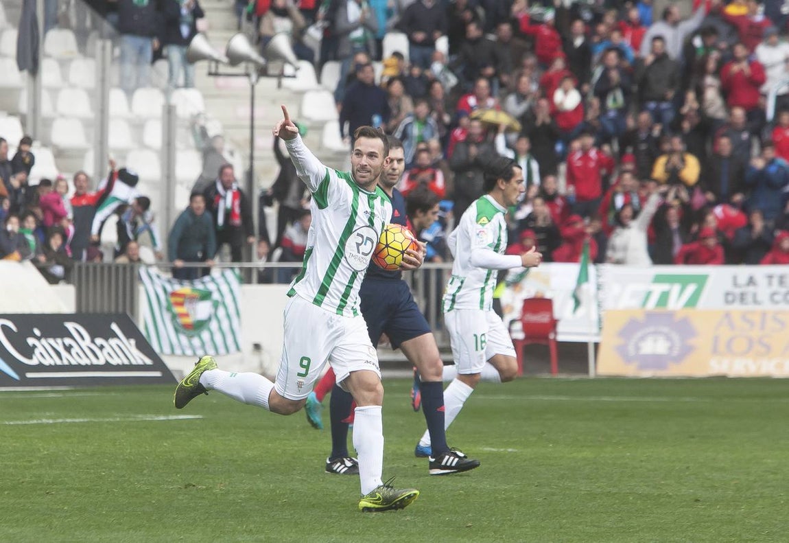 Derrota blanquiverde en El Arcángel (1-2). La lluvia ha sido una de las protagonistas de un vistoso partido entre el Córdoba y el Mirandés
