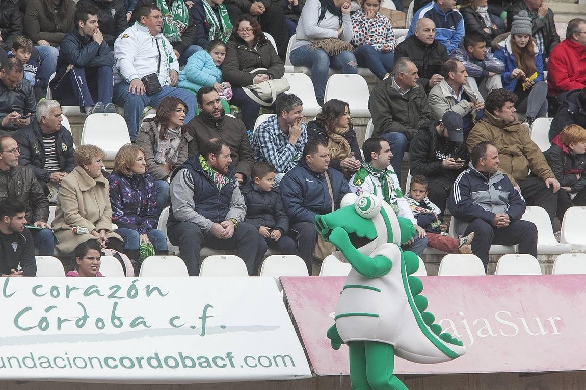 Las gradas en el partido contra el Mirandés