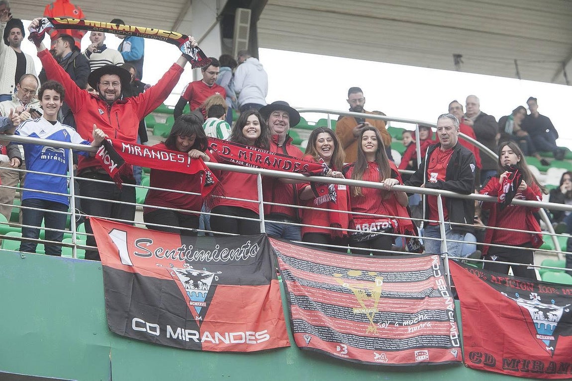Las gradas en el partido contra el Mirandés