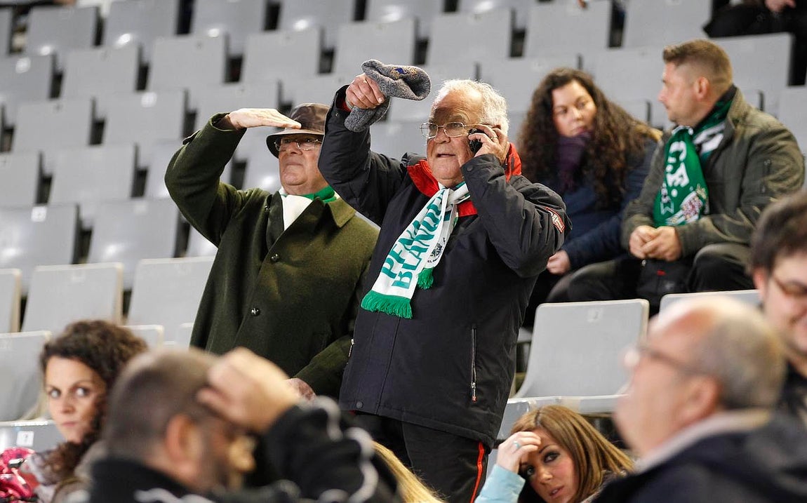 En imágenes, el ambiente en la grada de El Arcángel