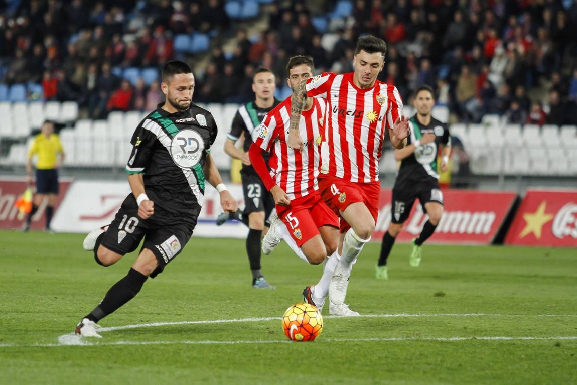 Victoria del Córdoba en Almería (0-1). Los Oltra son segundos en la tabla clasificatoria tras ganar con un gol de Florin Andone