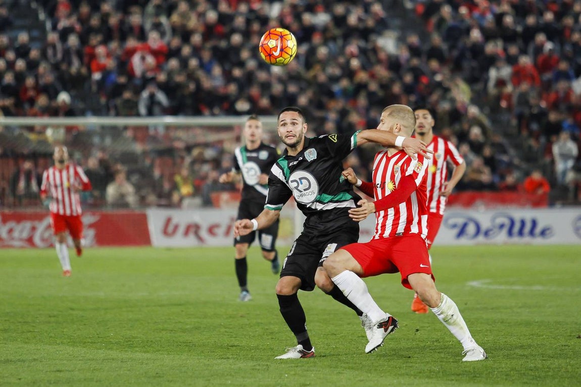 Victoria del Córdoba en Almería (0-1). Los Oltra son segundos en la tabla clasificatoria tras ganar con un gol de Florin Andone