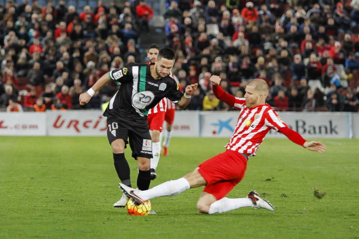 Victoria del Córdoba en Almería (0-1). Los Oltra son segundos en la tabla clasificatoria tras ganar con un gol de Florin Andone