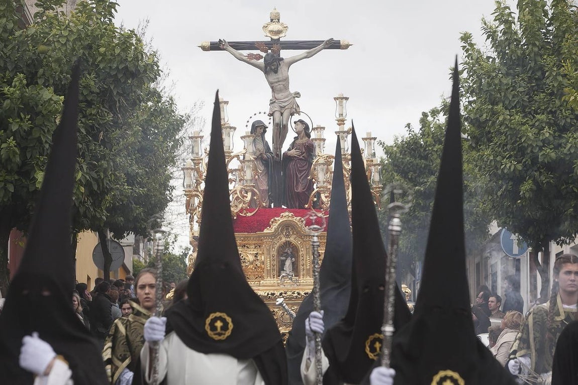 La lluvia obligó al Amor a volver a su templo