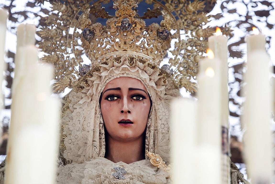 La lluvia obligó al Amor a volver a su templo