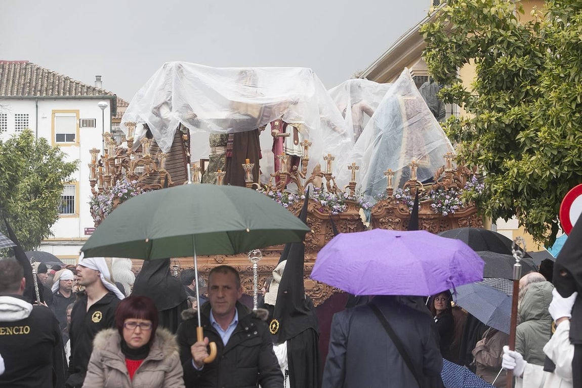 La lluvia obligó al Amor a volver a su templo