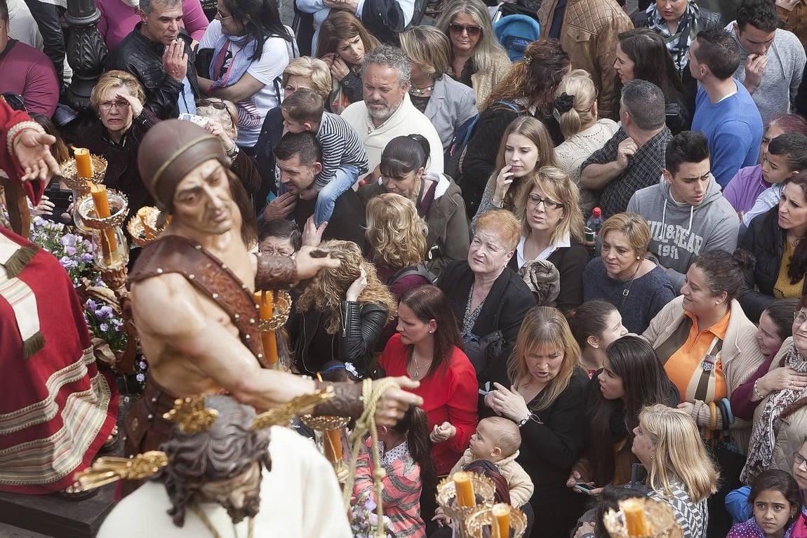 La lluvia obligó al Amor a volver a su templo