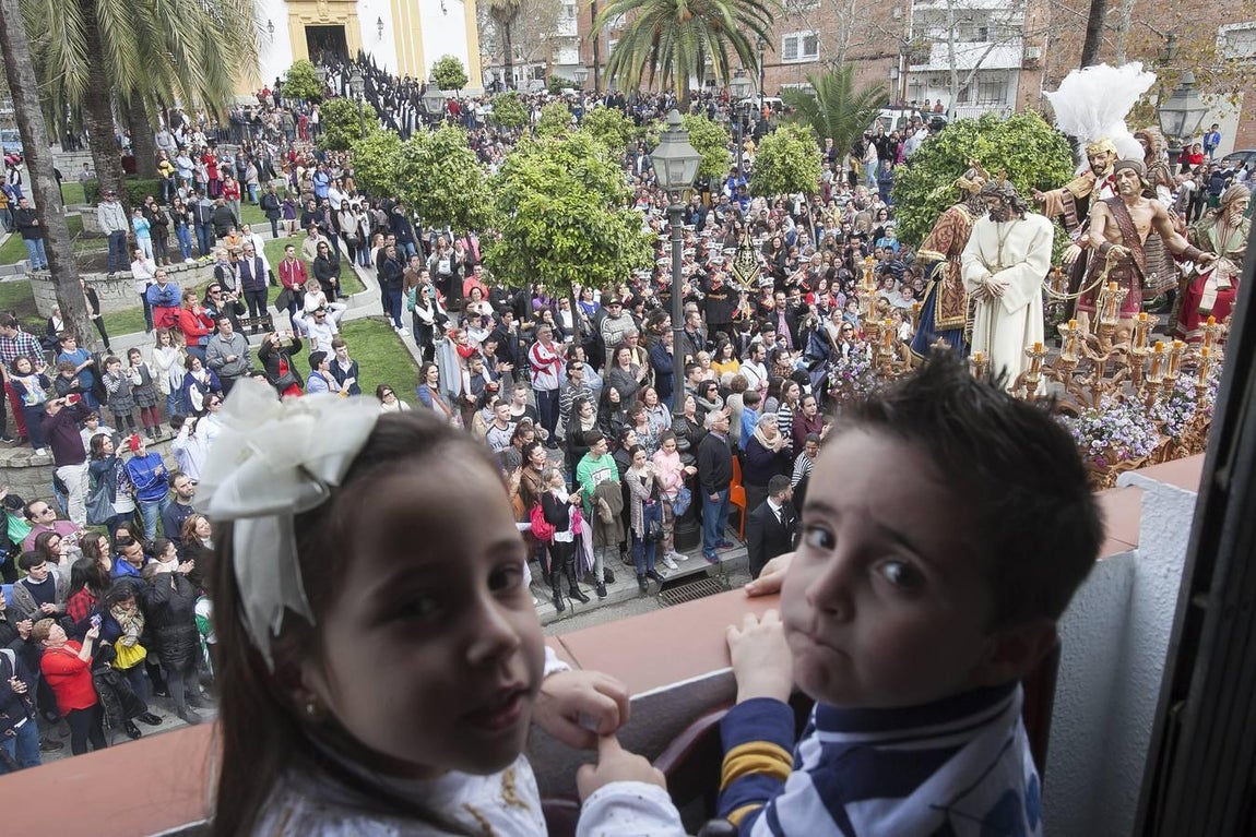 La lluvia obligó al Amor a volver a su templo