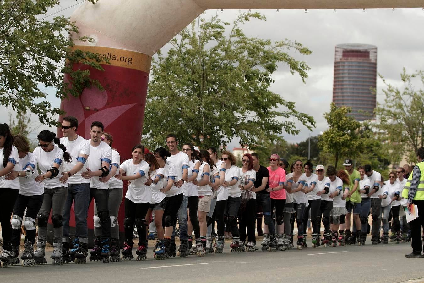 Nuevo récord de patinadores en cadena en Sevilla