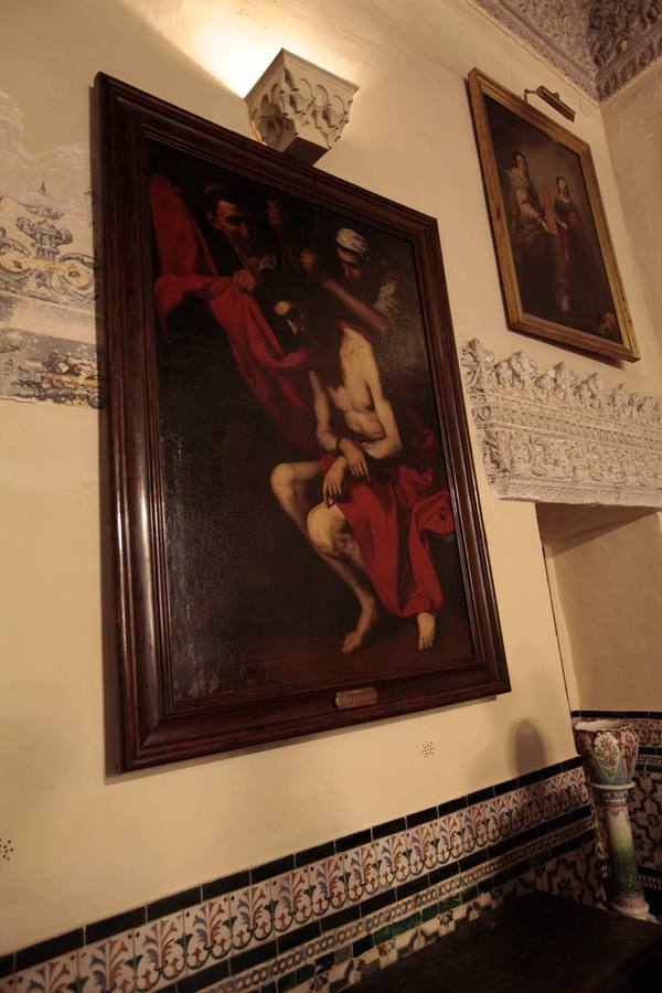 'La coronación de Espinas', un óleo de José de Ribera del siglo XVII. El lienzo, atribuido originalmente a Caravaggio, representa a un Cristo naturalista e imperfecta anatomía, de estilo tenebrista, al que torturan dos verdugos de aire grotesco