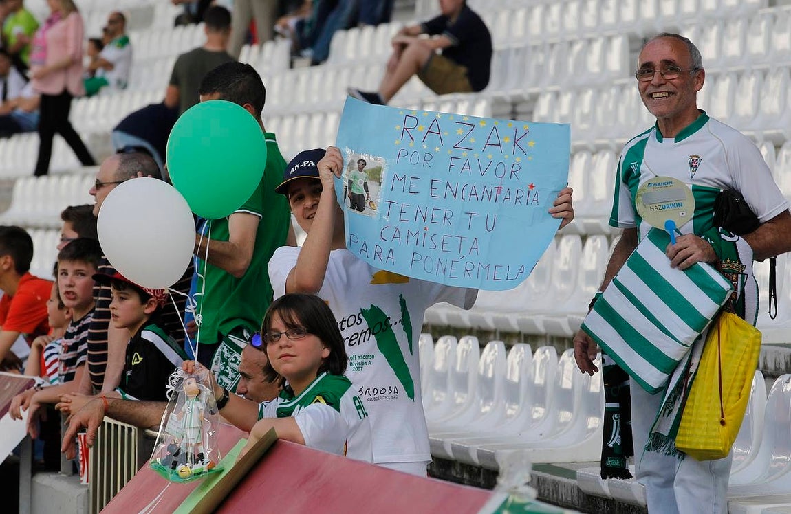 En imágenes, el ambiente en la grada del Córdoba-Elche