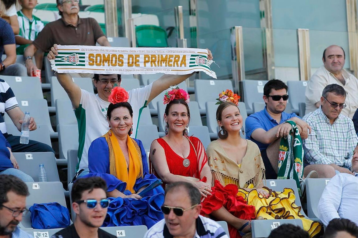 En imágenes, el ambiente en la grada del Córdoba-Elche