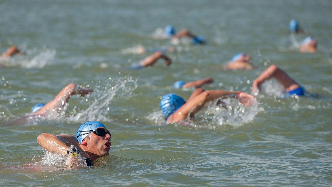Éxito de participación y público en la XX Triatlón de Sevilla