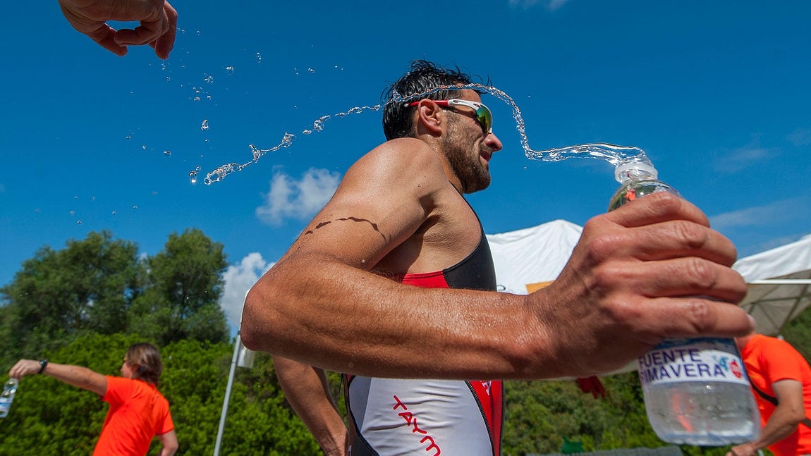 Éxito de participación y público en la XX Triatlón de Sevilla