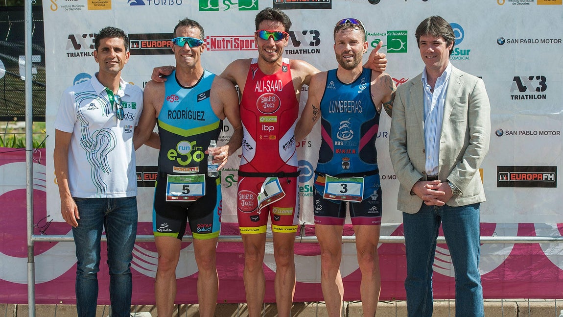 Éxito de participación y público en la XX Triatlón de Sevilla