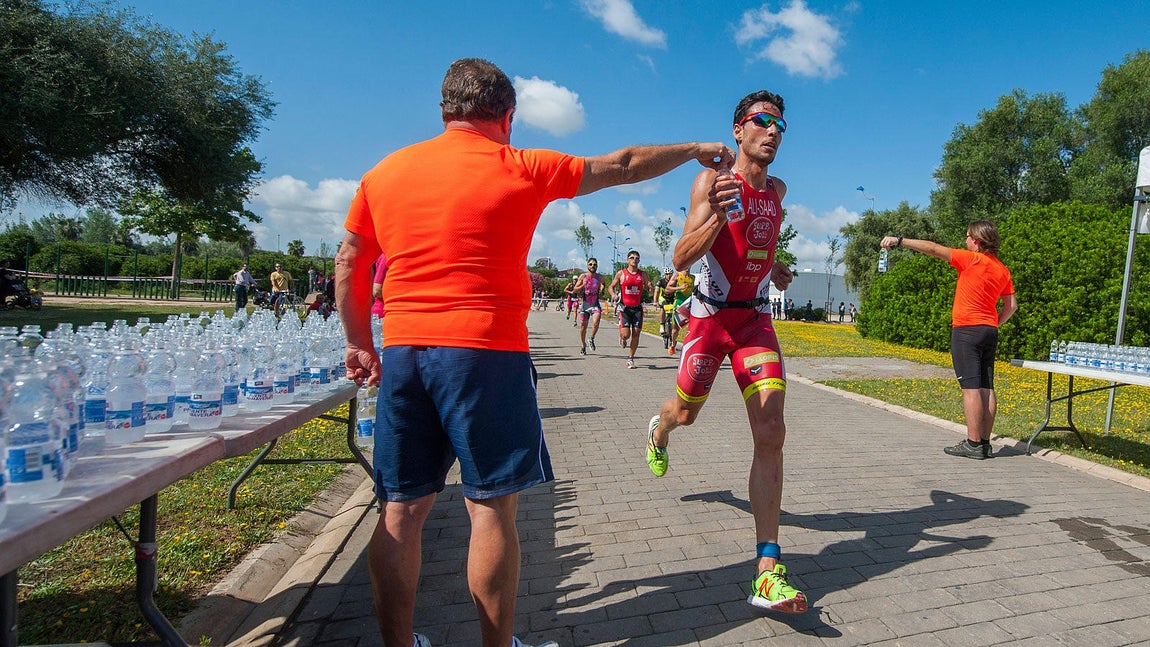 Éxito de participación y público en la XX Triatlón de Sevilla