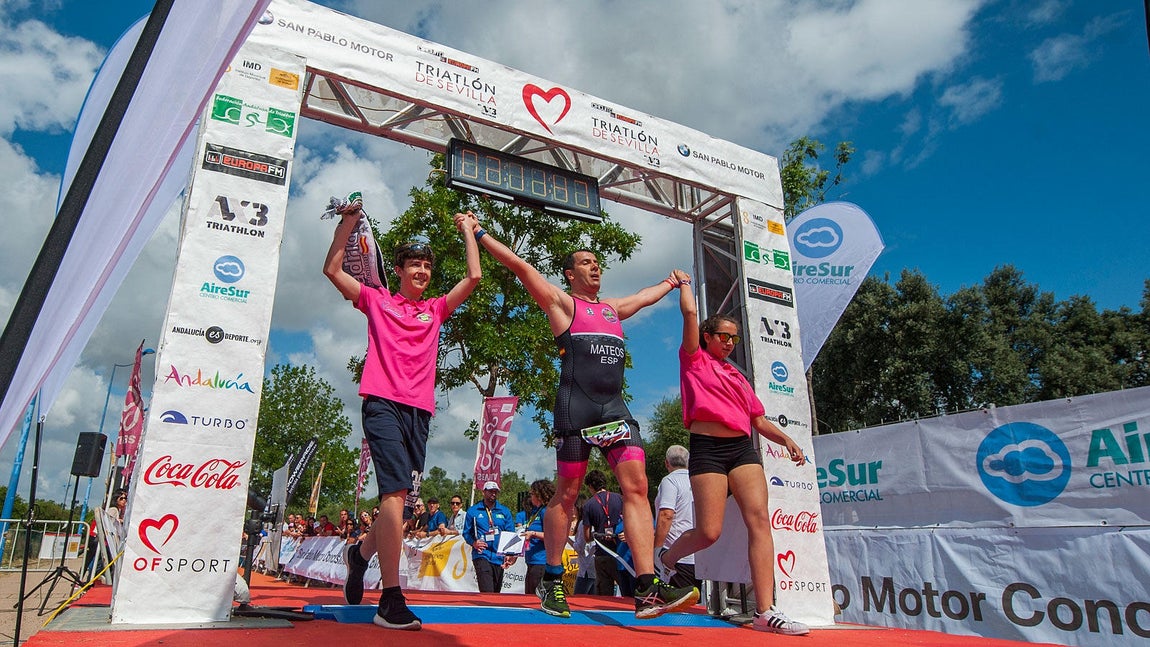 Éxito de participación y público en la XX Triatlón de Sevilla