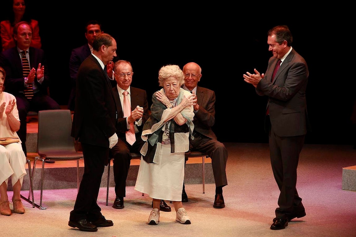 La poetisa Julia Uceda agradece el galardón