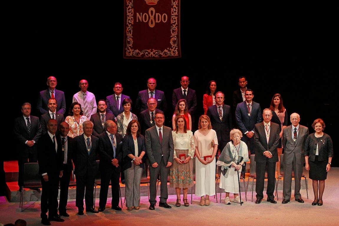 El Ayuntamiento entrega las distinciones y medallas de la ciudad