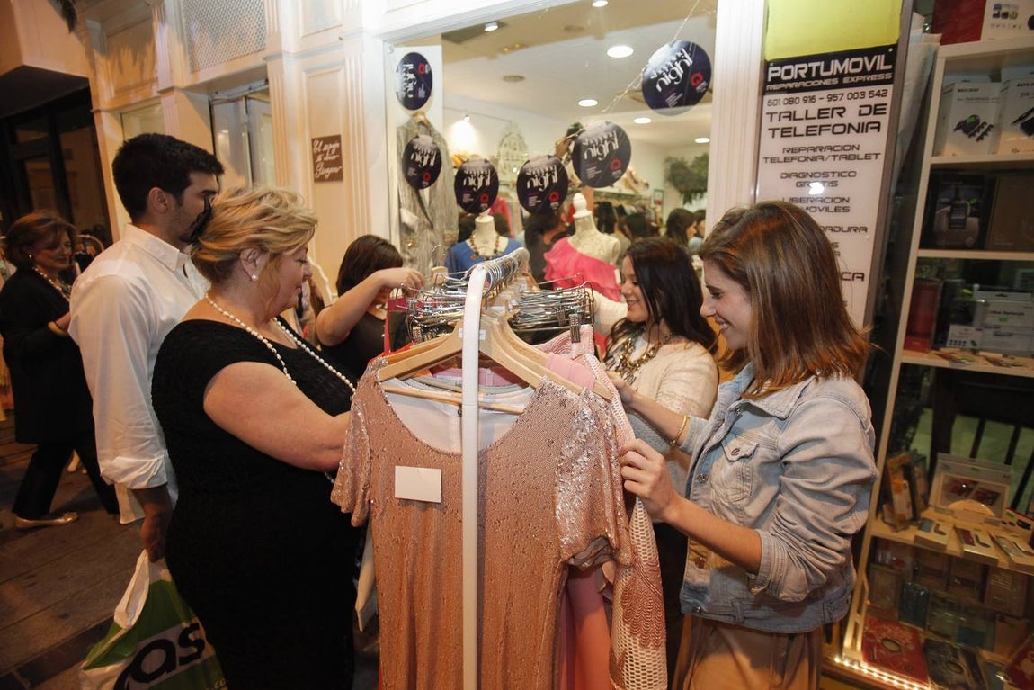 Estampas de una noche de compras en Córdoba