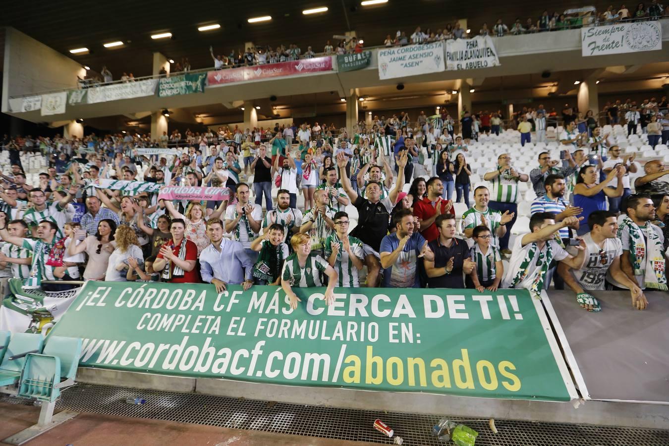 En imágenes, el ambiente en la grada de El Arcángel