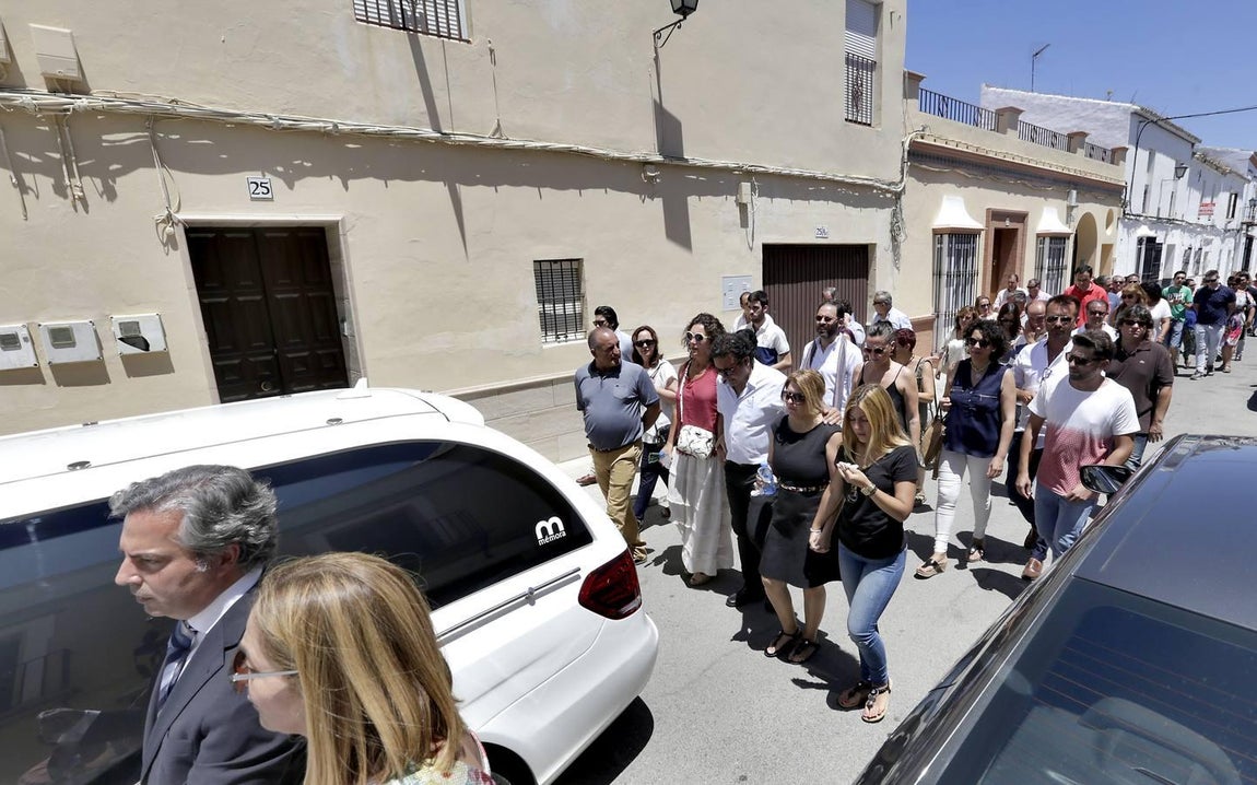 La localidad ha decretado tres días de luto oficial por la muerte de su artista más conocido