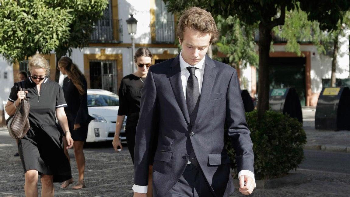 Familia y amigos despiden al duque de Medinaceli en la Casa Pilatos de Sevilla