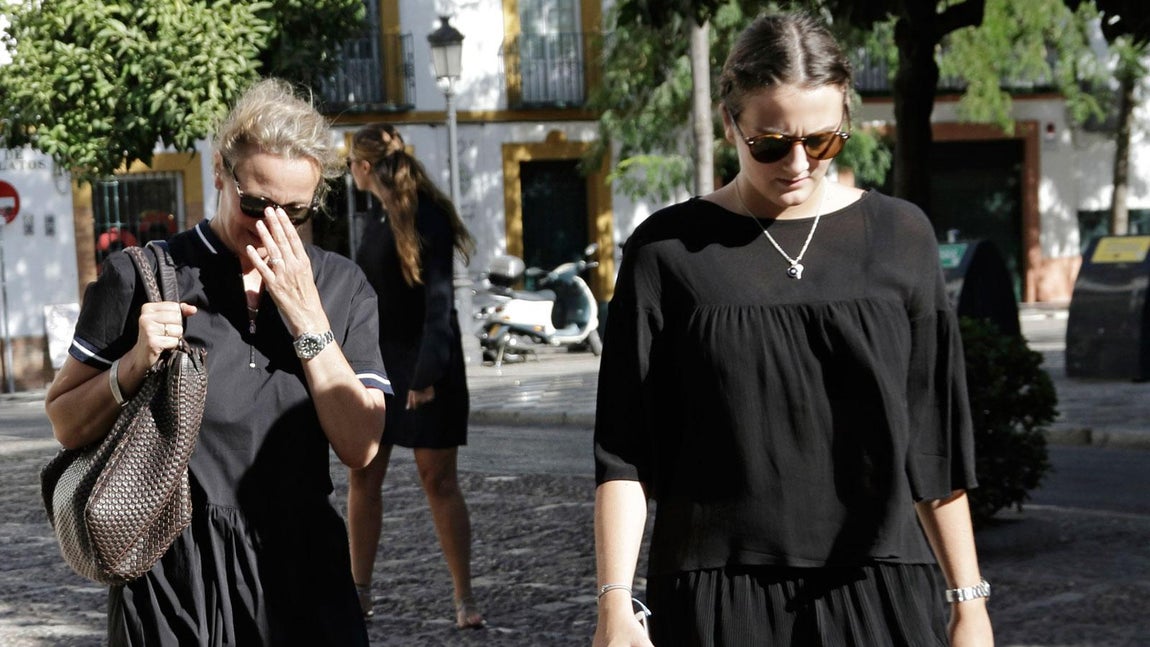 Familia y amigos despiden al duque de Medinaceli en la Casa Pilatos de Sevilla