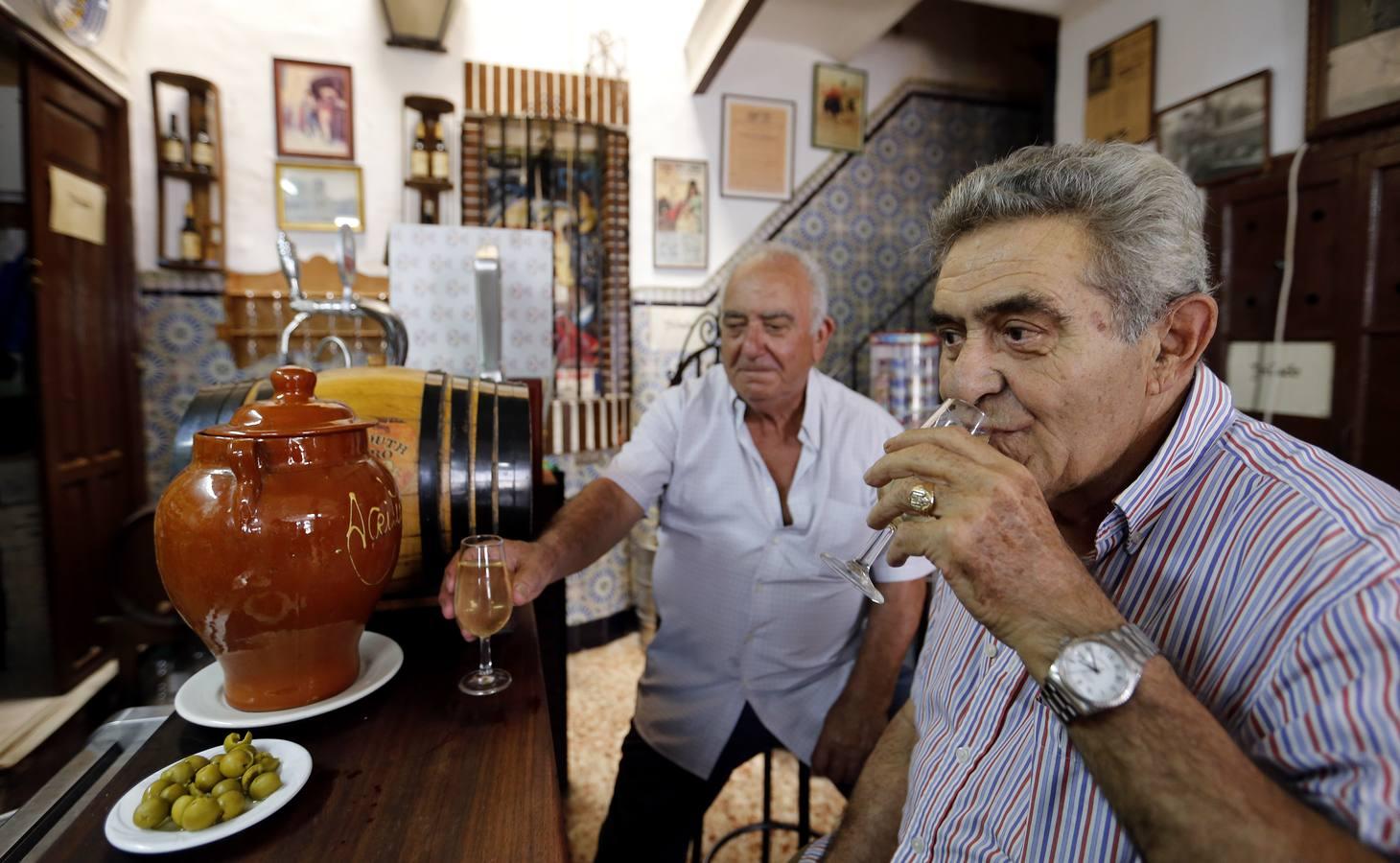El auténtico alma de Córdoba: las tabernas, en imágenes