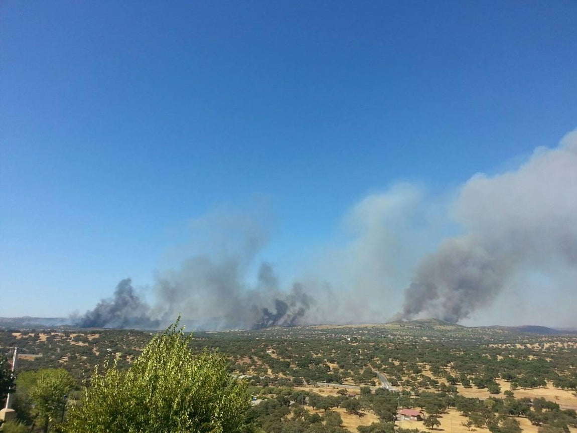 Cenizas tras el incendio de El Castillo de las Guardas