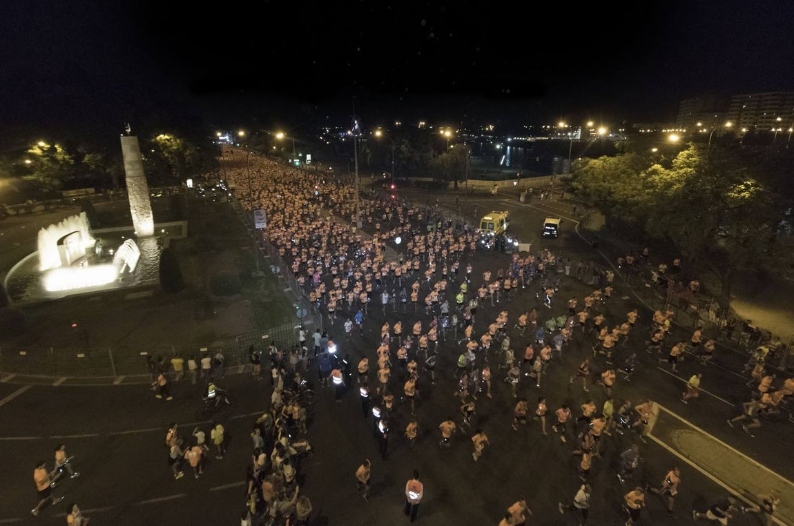 Los sevillanos disfrutan del «running» en la Nocturna