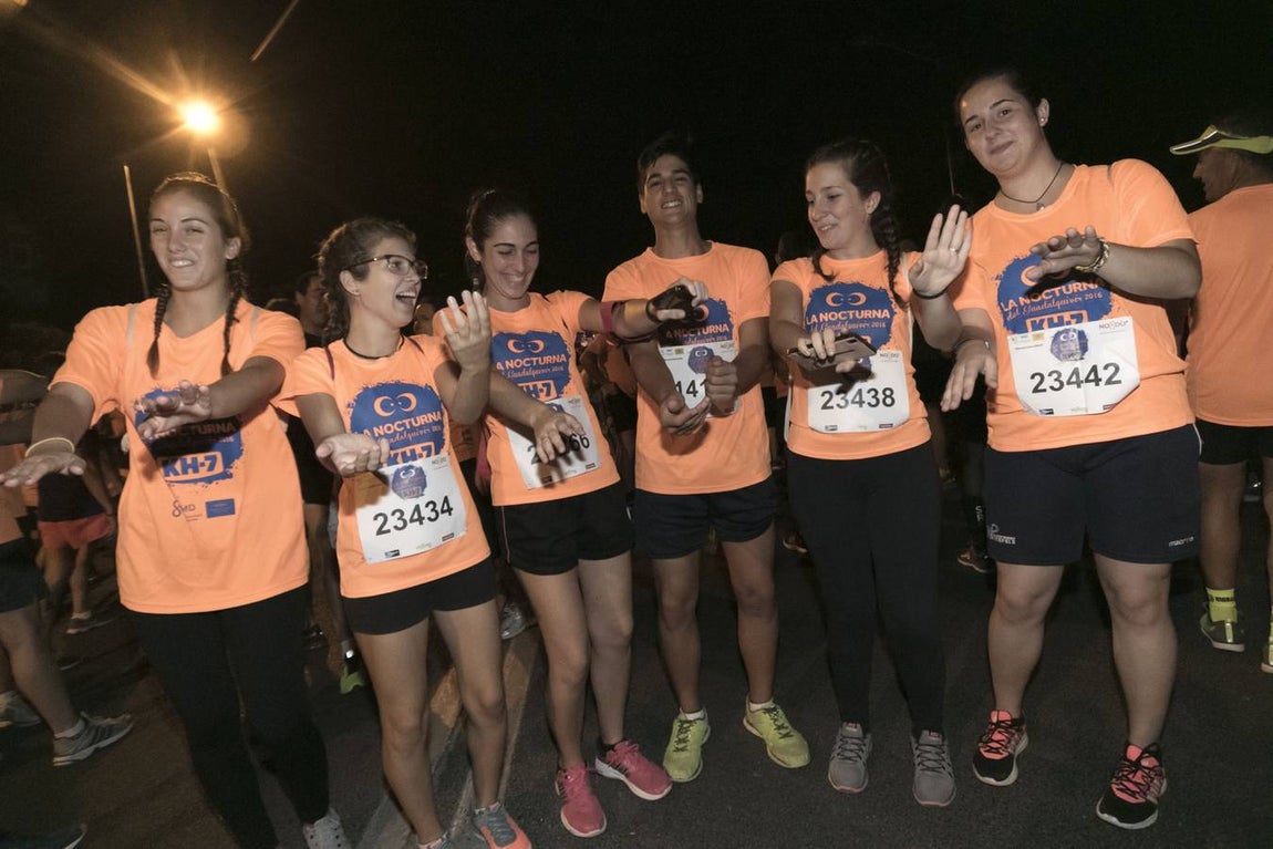 Los sevillanos disfrutan del «running» en la Nocturna