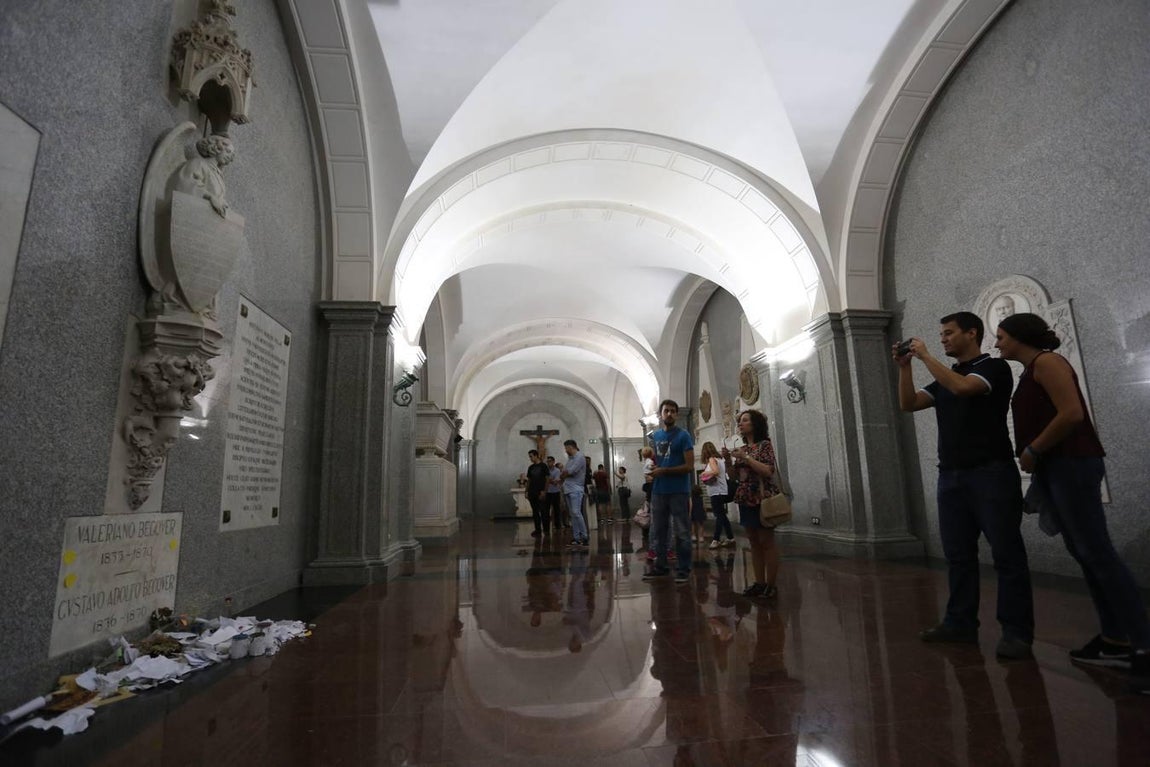 El Panteón de Sevillanos Ilustres recibió a más personas de lo habitual