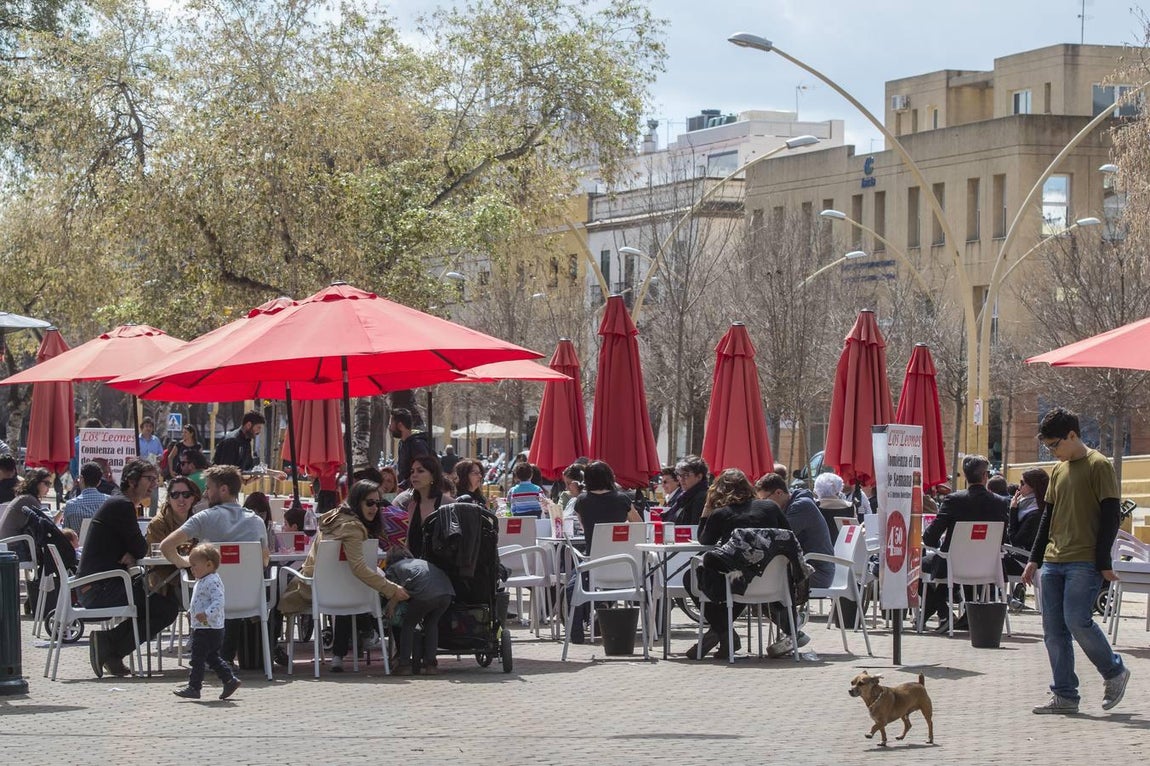 Veladores de la Alamenda, frente a la Casa de las Sirenas. 